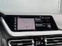 BMW 1-Serie BWJ 2021 | 118i 136PK High Ex. AUTOMAAT | LEER | M-PAKKET | CLIMA | NAVI | SPORTSTOELEN | 18'' LMV | STOELVERW | CARPLAY |