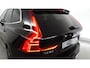Volvo XC60 2.0 Recharge T6 AWD Inscription: eventueel trekhaak montage mogelijk, pano/ schuifdak, connect edition, rijass pakket driver assistance, cruise met afstandregeling  en innitiatie van noodremming, intell light sys, verwarmde  xenium pakket, ionisator luchtreiniging, draadloos telefoonoplader,  zijruiten verduisterd, Harman Kardon installatie, keyless entry, stuurverw, stoelverw, Apple Carplay, elec koffersluiting
