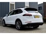 Porsche Cayenne 3.0 S E-Hybrid Rijklaarprijs-Garantie Panorama Leder Luchtvering Apple carplay Trekhaak Led