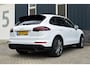 Porsche Cayenne 3.0 S E-Hybrid Rijklaarprijs-Garantie Panorama Leder Luchtvering Apple carplay Trekhaak Led