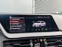 BMW 1-Serie BWJ 2021 | 118i 136PK High Ex AUTOMAAT | SPORTSTOELEN | CLIMA | NAVI | CARPLAY | PDC 2X | LEDER/STOF | 18'' LMV