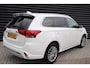 Mitsubishi Outlander 2.4 PHEV Pure+ Vol. dealer o.h. / één van de allerlaatse uit deze serie Outlanders