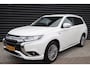Mitsubishi Outlander 2.4 PHEV Pure+ Vol. dealer o.h. / één van de allerlaatse uit deze serie Outlanders