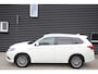 Mitsubishi Outlander 2.4 PHEV Pure+ Vol. dealer o.h. / één van de allerlaatse uit deze serie Outlanders