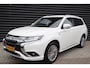 Mitsubishi Outlander 2.4 PHEV Pure+ Vol. dealer o.h. / één van de allerlaatse uit deze serie Outlanders