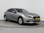 Mazda 3 2.0 TS+ | AUTOMAAT | CLIMA | CRUISE | CAMERA | BLUETOOTH | 16'' LM VELGEN | PRIVACY GLASS |
