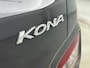Hyundai Kona Electric EV LIMITED 64 kWh | LEDER | DODEHOEK DETECTIE | PDC | 3 FASEN | WARMTEPOMP | CAMERA | CLIMA | CRUISE ADAPT. | NAVI | PRIVACY GLASS | DAKRAILING | APPLE CAR PLAY & ADROID AUTO |