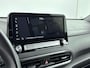 Hyundai Kona Electric EV FASHION 64 kWh | DODEHOEK DETECTIE | PDC | 3 FASEN | WARMTEPOMP | CAMERA | CLIMA | CRUISE ADAPT. | NAVI | PRIVACY GLASS | DAKRAILING | APPLE CAR PLAY & ADROID AUTO |