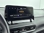 Hyundai Kona Electric EV FASHION 64 kWh | DODEHOEK DETECTIE | PDC | 3 FASEN | WARMTEPOMP | CAMERA | CLIMA | CRUISE ADAPT. | NAVI | PRIVACY GLASS | DAKRAILING | APPLE CAR PLAY & ADROID AUTO |