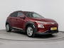 Hyundai Kona Electric EV COMFORT 64 kWh | PDC | 3 FASEN | WARMTEPOMP | CAMERA | CLIMA | CRUISE ADAPT. | NAVI | PRIVACY GLASS | DAKRAILING | APPLE CAR PLAY & ADROID AUTO |