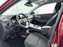 Hyundai Kona Electric EV COMFORT 64 kWh | PDC | 3 FASEN | WARMTEPOMP | CAMERA | CLIMA | CRUISE ADAPT. | NAVI | PRIVACY GLASS | DAKRAILING | APPLE CAR PLAY & ADROID AUTO |