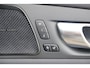 Volvo XC60 T6 Recharge AWD Plus Dark | Longe Range | Stoelverwarming | Trekhaak | Parkeercamera | BLIS | Pilot Assist | Glossy Black | Keyless