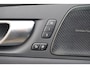 Volvo XC60 T6 Recharge AWD Plus Dark | Longe Range | Stoelverwarming | Trekhaak | Parkeercamera | BLIS | Pilot Assist | Glossy Black | Keyless