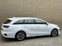 Kia Ceed Sportswagon 1.6 GDI 141pk PHEV DynamicLine | Facelift | Camera | Navigatie | Apple CarPlay / Android Auto | Climate control | Stoel&stuurverwarming | 16 inch velgen | Cruise control | Lane assist | Keyless | LED | DAB | Volledig onderhouden