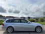 BMW 3-Serie Touring 318i High Executive ECC Audio/CD Electric pakket ABS LMV 18" PDC ESP Cruise Trekhaak Dealeronderh. Nieuwe Apk!