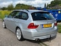 BMW 3-Serie Touring 318i High Executive ECC Audio/CD Electric pakket ABS LMV 18" PDC ESP Cruise Trekhaak Dealeronderh. Nieuwe Apk!