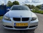BMW 3-Serie Touring 318i High Executive ECC Audio/CD Electric pakket ABS LMV 18" PDC ESP Cruise Trekhaak Dealeronderh. Nieuwe Apk!