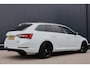 Skoda Superb Combi 1.8 TSI Style Automaat | Trekhaak | Adaptieve Cruise | Stoelverwarming | Apple Carplay / Android Auto | Getint glas
