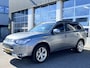 Mitsubishi Outlander 2.0 PHEV Hybrid Airco Cruise controle Trekhaak 1500kg trekgewicht Leder Achterruitrijcamera Parkeersensoren voor en achter Telefoonverbinding Navigatiesysteem Oplaadkabel Stuurwielbediening