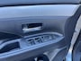 Mitsubishi Outlander 2.0 PHEV Hybrid Airco Cruise controle Trekhaak 1500kg trekgewicht Leder Achterruitrijcamera Parkeersensoren voor en achter Telefoonverbinding Navigatiesysteem Oplaadkabel Stuurwielbediening