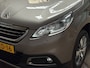 Peugeot 2008 1.2 PureTech Allure Sport Automaat (PANORAMADAK, NAVIGATIE, CLIMATE, LEDER, SPORTSTOELEN, GETINT GLAS, LM VELGEN, TREKHAAK, NIEUWE APK, NIEUWSTAAT)