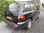 Hyundai Santa Fe 2.0i-16V Dynamic Motion | Autom. Airco | Cruise Control | Elekt. Ramen | Trekhaak | 2000 kg Trekgewicht! | LMV | APK tot 05-10-2026!