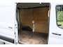 Ford Transit 350 2.2 TDCI L2H3 Ambiente 2014 | Airco | Trekhaak | 2 Sleutels | Boekjes | Houten Plank in Laadruimte | Cruise Control | Stuurwiel Bediening