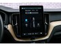 Volvo XC60 2.0 T6 Plug-in hybrid AWD Plus Dark | Facelift | Head-Up | Panoramadak | Trekhaak | 360 Camera | All-Season Banden | Google | Stoel en Stuurverwarming |