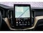 Volvo XC60 2.0 T6 Plug-in hybrid AWD Plus Dark | Facelift | Head-Up | Panoramadak | Trekhaak | 360 Camera | All-Season Banden | Google | Stoel en Stuurverwarming |