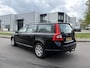 Volvo V70 2.0i Momentum 145 PK. Zeer goed onderhouden en onverwoestbare auto !!! Rijdt ook helemaal nieuw !!