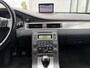Volvo V70 2.0i Momentum 145 PK. Zeer goed onderhouden en onverwoestbare auto !!! Rijdt ook helemaal nieuw !!