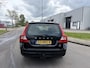 Volvo V70 2.0i Momentum 145 PK. Zeer goed onderhouden en onverwoestbare auto !!! Rijdt ook helemaal nieuw !!