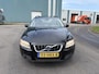 Volvo V70 2.0i Momentum 145 PK. Zeer goed onderhouden en onverwoestbare auto !!! Rijdt ook helemaal nieuw !!