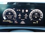 Volkswagen T-Roc Life First Edition 150PK | 'App-Connect' draadloze smartphone integratie | Achteruitrijcamera (Rear View) | Automatische afstandsregeling (Adaptive Cruise Control)