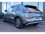Volkswagen T-Roc Life First Edition 150PK | 'App-Connect' draadloze smartphone integratie | Achteruitrijcamera (Rear View) | Automatische afstandsregeling (Adaptive Cruise Control)