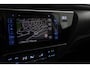 Toyota Auris 1.8 Hybrid Executive | Trekhaak | Parkeersensoren | Stoelverwarming | Cruise-Control | Panorama Dak |
