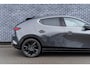 Mazda 3 2.0 e-SkyActiv-X M Hybrid 180 Luxury | 360 Graden Camera | Lederen Bekleding | Keyless Entry | Cruise Control Adaptief | Head-up Display | Parkeersensoren | Navigatie | Apple Carplay | Android Auto | Stoelverwarming