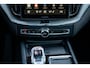 Volvo XC60 2.0 T6 Plug-in hybrid AWD Ultra Black Edition | Harman Kardon Audio | Head-up Display | 360 Graden Camera | Panoramadak | Lichtmetalen Velgen 21 inch | Elektrisch Verstelbare Voorstoelen | Keyless Entry | BLIS