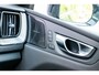 Volvo XC60 2.0 T6 Plug-in hybrid AWD Ultra Black Edition | Harman Kardon Audio | Head-up Display | 360 Graden Camera | Panoramadak | Lichtmetalen Velgen 21 inch | Elektrisch Verstelbare Voorstoelen | Keyless Entry | BLIS