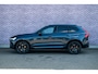Volvo XC60 2.0 T6 Plug-in hybrid AWD Ultra Black Edition | Harman Kardon Audio | Head-up Display | 360 Graden Camera | Panoramadak | Lichtmetalen Velgen 21 inch | Elektrisch Verstelbare Voorstoelen | Keyless Entry | BLIS