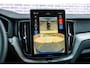 Volvo XC60 2.0 T6 Plug-in hybrid AWD Ultra Black Edition | Harman Kardon Audio | Head-up Display | 360 Graden Camera | Panoramadak | Lichtmetalen Velgen 21 inch | Elektrisch Verstelbare Voorstoelen | Keyless Entry | BLIS