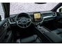 Volvo XC60 2.0 T6 Plug-in hybrid AWD Ultra Black Edition | Harman Kardon Audio | Head-up Display | 360 Graden Camera | Panoramadak | Lichtmetalen Velgen 21 inch | Elektrisch Verstelbare Voorstoelen | Keyless Entry | BLIS