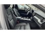 Volvo XC60 T6 Plug-in hybrid AWD Plus Dark | Trekhaak | Stoel- en Stuurwielverwarming | Adaptieve Cruise Control | 360 Camera | Google | Climate Control | Carplay | Panoramadak | Elektr. Verstelbare Bestuurdersstoel incl. Memory | Keyless |