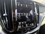Volvo XC60 2.0 B5 Momentum Exclusive | Trekhaak | Head-up Display | 360 Graden Camera | Panoramadak | Harman Kardon Audio | Navigatie | Apple Carplay | Android Auto | BLIS | Cruise Control Adaptief