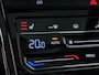 Volkswagen T-Roc 1.5 TSI R-Line Business | Pano dak | Trekhaak | Navigatie | Stoelverwarming |