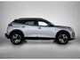 Peugeot 2008 SUV Allure Hybrid 145pk Automaat | Navigatie | Camera v+a | Climate Control | Adaptieve Cruise Control | Parkeersensoren v+a | Keyless | Dodehoeksensor | Draadloze Apple Carplay / Android Auto + telefoonlader | Digitaal instrumentenpaneel | DAB+ radio | Led koplampen | Donker getint glas | 17" lichtmetalen velgen |