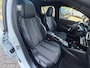 Peugeot e-208 EV 50kWh 136pk GT I SOH 99% I Panoramadak | Stoelverwarming | Navigatie | Apple CarPlay | Android Auto | Climate Control | Camera | parkeersensoren |