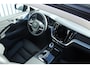 Volvo V60 2.0 T8 Plug-in hybrid AWD Ultra Dark Bowers & Wilkins premium audio | Stoelventilatie | Stoelmassage | 360" Camera | Panoramadak | Gelamineerde zijruiten | T8 Performance upgrade |