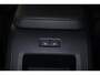 Volvo XC60 T6 Recharge AWD Plus Dark - Panorama/schuifdak - IntelliSafe Assist & Surround - 360º Camera - Harman/Kardon audio - Adaptieve LED koplampen - Verwarmde voorstoelen, stuur & achterbank - Parkeersensoren voor & achter - Elektr. bedienb. voorstoelen met geheugen - Head up display - Draadloze tel. lader - Extra getint glas - Inklapbare trekhaak - 20' LMV