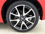 Toyota Yaris 1.5 Hybrid Launch Edition | BTW Voertuig | JBL | Head-up display | Dodehoek detectie | Parkeersensoren voor+achter | Stoelverwarming | Draadloze telefoonlader | Apple CarPlay/Android Auto | Cruise Control Adaptive |